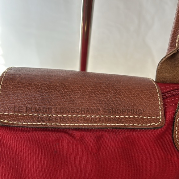 LONGCHAMP  red LE Pliage medium size leather top handle bag. - Picture 9 of 16